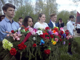 Акция «Возложение цветов и венков к памятникам и обелискам воинам, погибшим в годы Великой Отечественной войны 1941 – 1945 г.г.»
