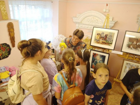 «Радуга в ладонях» - выставка детского творчества